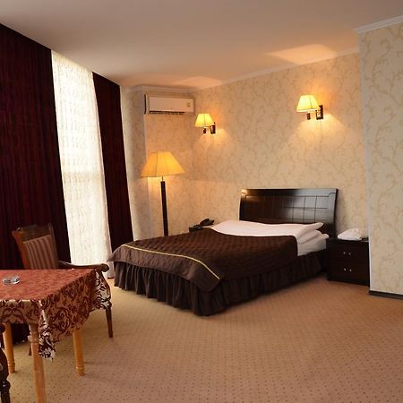 Golden Palace Hotel Aktau Zewnętrze zdjęcie