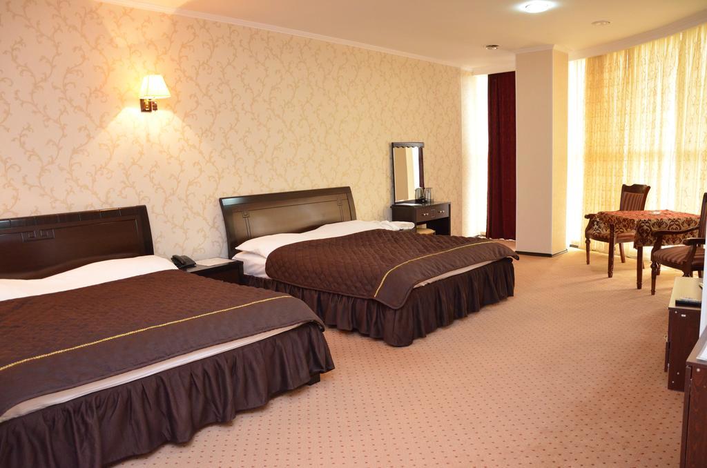 Golden Palace Hotel Aktau Zewnętrze zdjęcie