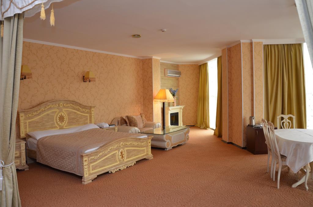 Golden Palace Hotel Aktau Zewnętrze zdjęcie
