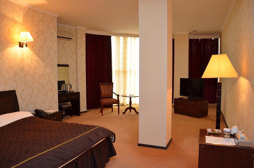Golden Palace Hotel Aktau Zewnętrze zdjęcie