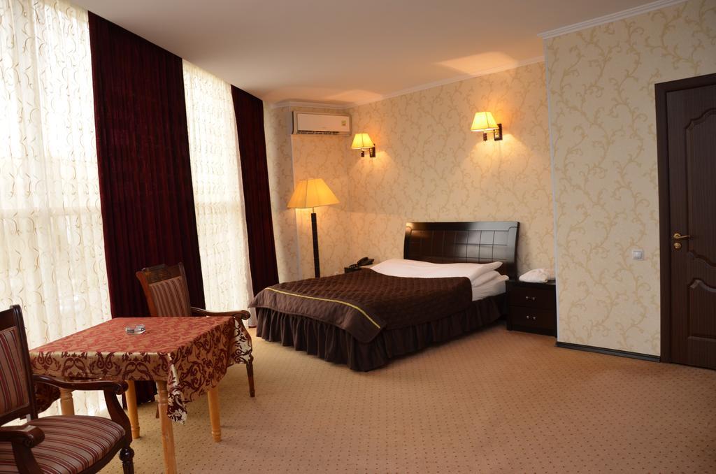 Golden Palace Hotel Aktau Zewnętrze zdjęcie